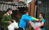 Một ngày ở khu vực cách ly ngõ 165 Cầu Giấy